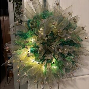 Illuminated Green and Gold Holiday Wreath